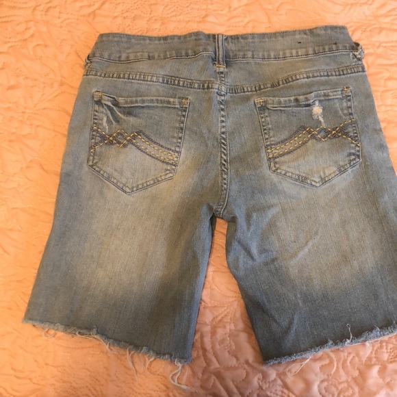 Bermuda Shorts - Picture 2 of 4